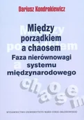 Podręczniki dla szkół wyższych - Między porządkiem a chaosem - Dariusz Kondrakiewicz - miniaturka - grafika 1