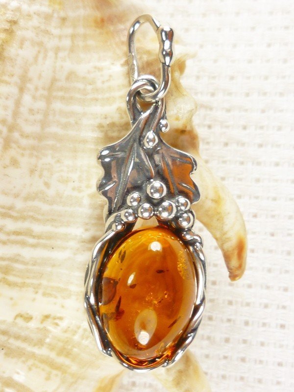 Wisiorek srebrny z bursztynem 629-32