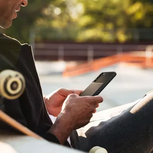 Etui do Samsung Galaxy S21 FE futerał Spigen Rugged Armor Matte Black + Szkło - Etui i futerały do telefonów - miniaturka - grafika 9