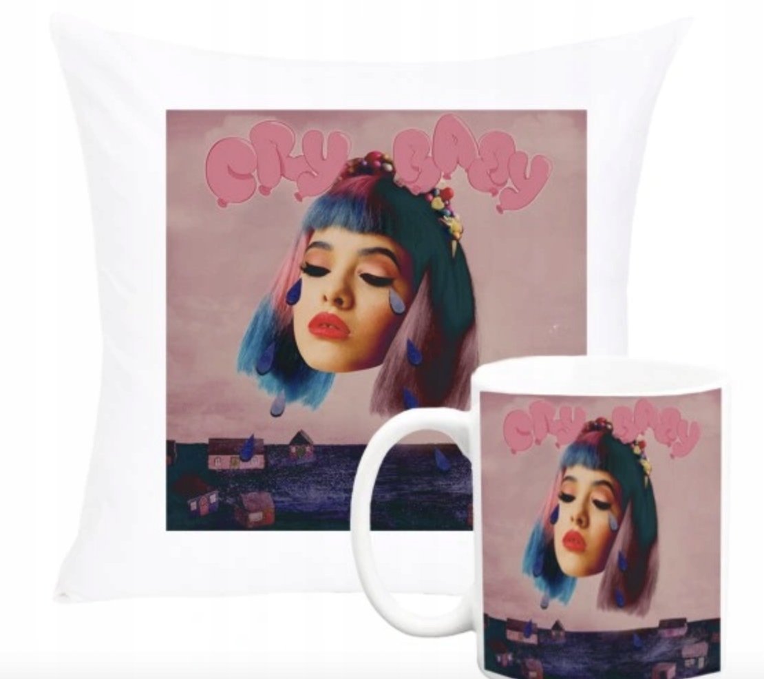 ZESTAW PODUSZKA + KUBEK Prezent MELANIE MARTINEZ CRY BABY + IMIĘ 18