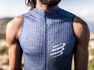 COMPRESSPORT Koszulka kompresyjna do biegania TRAIL POSTURAL TANK TOP 2020 niebieska - Koszulki sportowe męskie - miniaturka - grafika 3