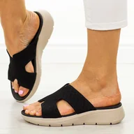 Klapki i japonki damskie - Czarne klapki damskie Vinceza 97300 - miniaturka - grafika 1