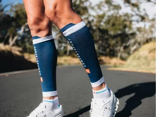 COMPRESSPORT Opaski kompresyjne na łydki R2V3 estate blue - Pozostały sprzęt i akcesoria do ćwiczeń - miniaturka - grafika 4