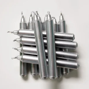 Komplet świeczek metalicznych do tradycyjnego stroika anielskiego Choinka, 12 szt., srebrny - Oświetlenie świąteczne - miniaturka - grafika 1