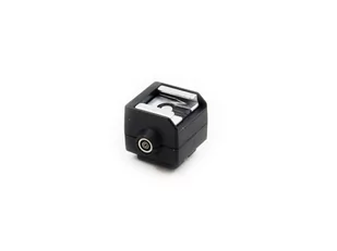 Kostka Synchro Adapter Na Iso Z Gniazdem Pc - Tła fotograficzne - miniaturka - grafika 1