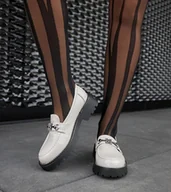 Mokasyny damskie - Szare lakierowane mokasyny z cyrkoniami Casine-37 - miniaturka - grafika 1