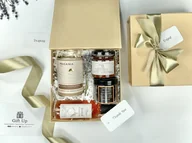Zestawy upominkowe - Pigwowa muza - BOX prezentowy z herbatą, syropem pigwowym, konfiturą pigwową i pomarańczą w belgijskiej czekoladzie /Gift Up/ - miniaturka - grafika 1