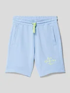 Spodnie i spodenki dla chłopców - Szorty z dzianiny dresowej o kroju regular fit z nadrukiem z logo model ‘Gruss’ - miniaturka - grafika 1