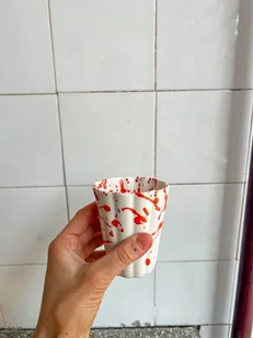 Kubek porcelanowy nakrapiany pomarańczowy MARE - Kubki - miniaturka - grafika 1