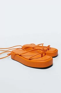Sandały damskie - Mango sandały Tube damskie kolor pomarańczowy na platformie - grafika 1