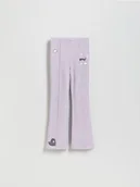 Spodnie i spodenki dla dziewczynek - Reserved - Spodnie flare Pusheen - lawendowy - miniaturka - grafika 1