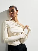 Bluzki damskie - Reserved - Bluzka z ozdobnym marszczeniem - kremowy - miniaturka - grafika 1