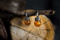 Kolczyki - Srebrne Kolczyki z Bursztynem w Stylu Vintage - miniaturka - grafika 1