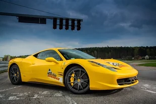 Co-drive Ferrari 458 Italia po torze dla dziecka - Czasopisma - miniaturka - grafika 1