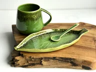 Kubki - Zielony kubek ceramiczny z talerzykiem LIŚĆ - miniaturka - grafika 1