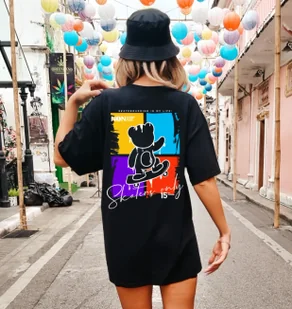 Czarna koszulka OVERSIZE damska z nadrukiem z tyłu - wzór misiek32 - Koszulki i topy damskie Czarna koszulka OVERSIZE damska z nadrukiem z tyłu - wzór misiek32 - Koszulki i topy damskie - miniaturka - grafika 1