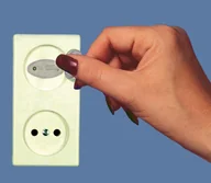 Zabezpieczenia dla dzieci - Dream Baby Zaślepka na gniazda elektryczne, 9szt, PCR142e - miniaturka - grafika 1