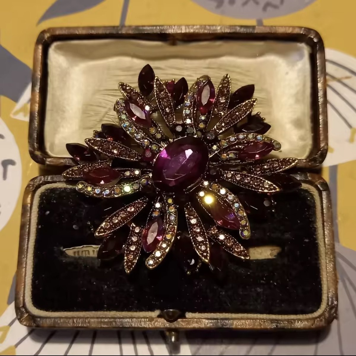 Broszka Burgundy Vintage Crystal luxury Vintage Brooch
