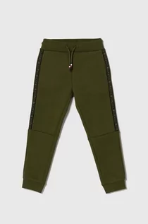 Spodnie i spodenki dla chłopców - Tommy Hilfiger spodnie dresowe dziecięce kolor zielony z aplikacją - grafika 1