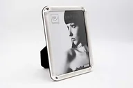 Ramki na zdjęcia - Ekskluzywna ramka na zdjęcie 13x18 metal portret - miniaturka - grafika 1