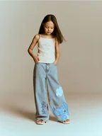 Spodnie i spodenki dla dziewczynek - Reserved - Jeansy super wide leg Lilo i Stitch - niebieski - miniaturka - grafika 1
