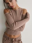 Swetry damskie - Reserved - Longsleeve z odkrytymi ramionami - brązowy - miniaturka - grafika 1