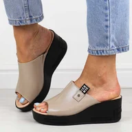 Klapki i japonki damskie - Złote klapki damskie na koturnie Vinceza 58291 - miniaturka - grafika 1