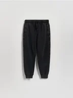 Spodnie i spodenki dla chłopców - Reserved - Joggery z efektem sprania - czarny - miniaturka - grafika 1