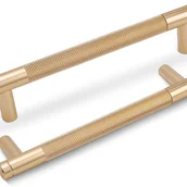 Zawiasy, okucia i inne akcesoria - Uchwyty szafkowe radełkowane, środek otworu: 160 mm, złote, 2 sztuki - miniaturka - grafika 1