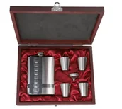 Piersiówki - Srebrna Piersiówka z Kieliszkami i Lejkiem Zestaw - miniaturka - grafika 1