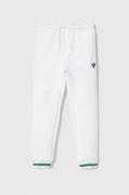 Spodnie i spodenki dla chłopców - Guess spodnie dresowe dziecięce kolor biały wzorzyste - miniaturka - grafika 1