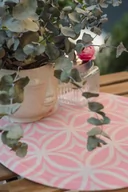 Obrusy i serwetki - Podkładka okrągła na stół plamoodporna różowego koloru - miniaturka - grafika 1