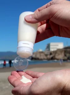 Podróżna butelka na szampon do samolotu Humangear GoToob+ L - aqua - Butelki dla niemowląt - miniaturka - grafika 2