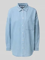 Bluzki damskie - Bluzka jeansowa o kroju oversized z kieszenią na piersi model ‘KATRI’ - miniaturka - grafika 1