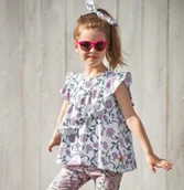 Bluzki dla dziewczynek - Bluzka z falbanką zmieniająca kolory - Kwiaty - miniaturka - grafika 1