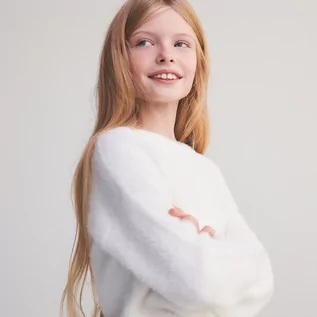 Swetry dla dziewczynek - Reserved - Puszysty sweter - Biały - grafika 1