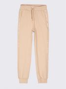 Spodnie i spodenki dla dziewczynek - Coccodrillo Spodnie dresowe WC2120101GRO Beżowy Regular Fit - miniaturka - grafika 1