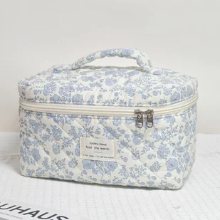 TEMU Prosty design, kwiatowy nadruk, urocza i elegancka dziewczęca kosmetyczka z pikowanym sercem, wielofunkcyjna torba podróżna do przechowywania - Inne - miniaturka - grafika 1