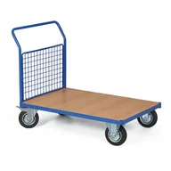 Wózki magazynowe - Wózek platformowy z uchwytem z siatką, 1000 x 700 mm, nośność 200 kg, koła 125 mm z czarną gumą - miniaturka - grafika 1