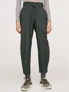 Spodnie damskie - Mango Spodnie materiałowe Marin 17076313 Zielony Regular Fit - grafika 1
