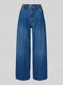 Spodnie damskie - Jeansy o szerokim kroju z plisami - miniaturka - grafika 1