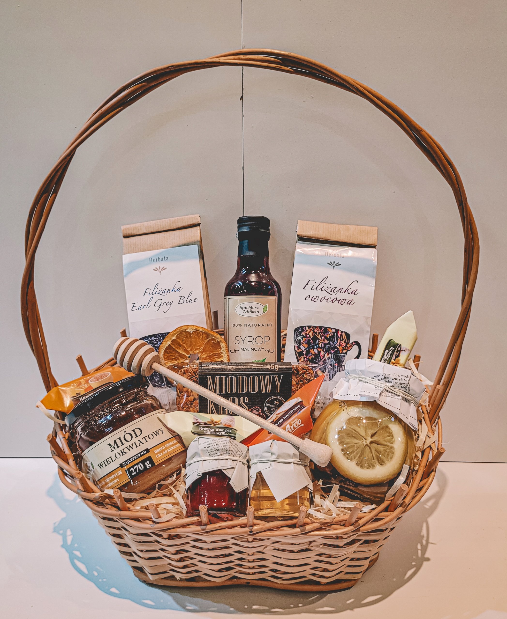 Kosz Prezentowy Miód syrop Herbata Przysmaki Miód Krówki