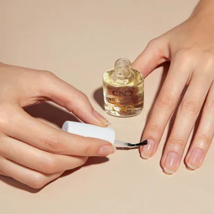 CND Naturalny olejek do pielęgnacji paznokci i skórek SolarOil 3,7 ml - Olejki i oliwki do paznokci - miniaturka - grafika 4