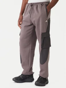 adidas Spodnie dresowe JV8022 Brązowy Regular Fit - Spodnie sportowe męskie - miniaturka - grafika 1