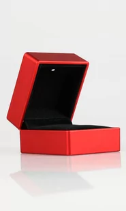 Czerwone Kwadratowe Pudełko Na Pierścionek Zaręczynowy - Pudełka i szkatułki - miniaturka - grafika 1