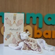 Maskotki i pluszaki - Przytulanka dla dzieci - Żyrafa Lucy z lamówką białą, 30 cm (Bukowski Design) - miniaturka - grafika 1