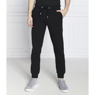 Spodnie męskie - Superdry Spodnie dresowe | Regular Fit - grafika 1