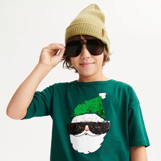 Czapki dla dzieci - Reserved - Strukturalna czapka z naszywką - Zielony - grafika 1