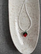 Naszyjniki - Handmade naszyjnik z koralików z plecionym owocem truskawką - miniaturka - grafika 1