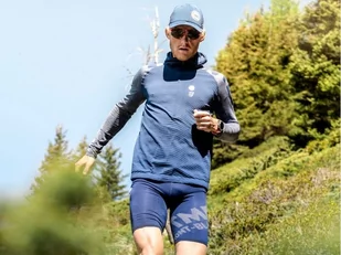 COMPRESSPORT Termiczna bluza biegowa ULTRA-TRAIL 180 g RACING HOODIE - UTMB 2020 niebieska - Bluzy sportowe męskie - miniaturka - grafika 2